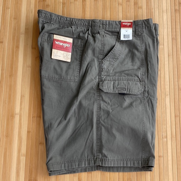 WRANGLER Authentic Cargo 6 Pockets Shorts Size 48 Color Gray Brand New With Tags - Picture 3 of 11